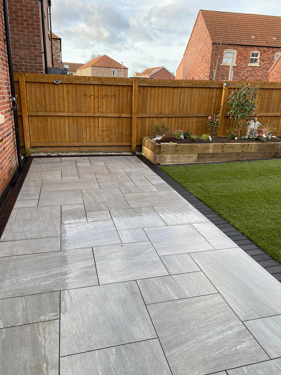 Kandla Grey Outdoor Porcelain Slabs - Mix Size Pack