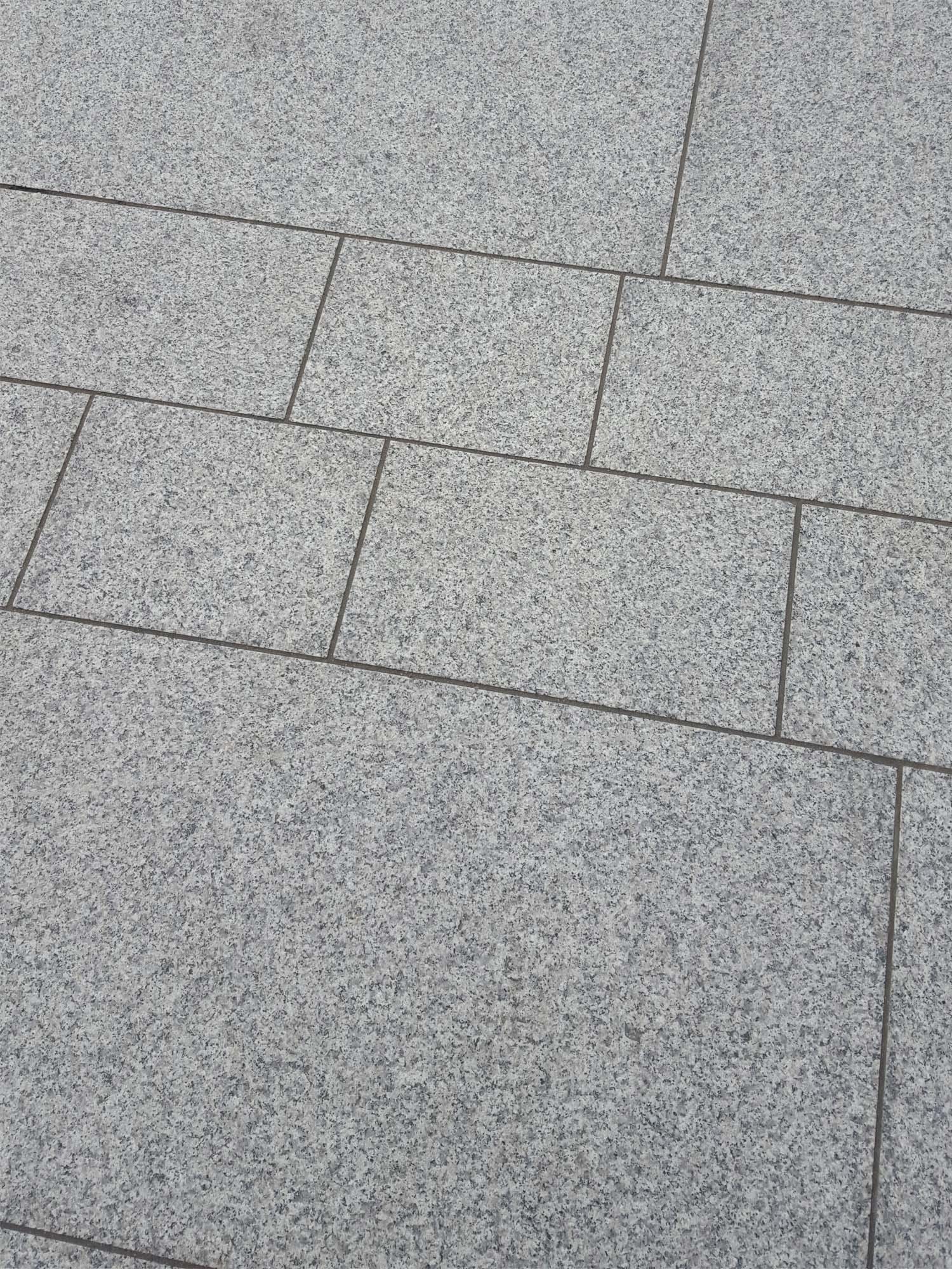 Silver Grey Granite Paving Slabs - Mix Size Patio Pack