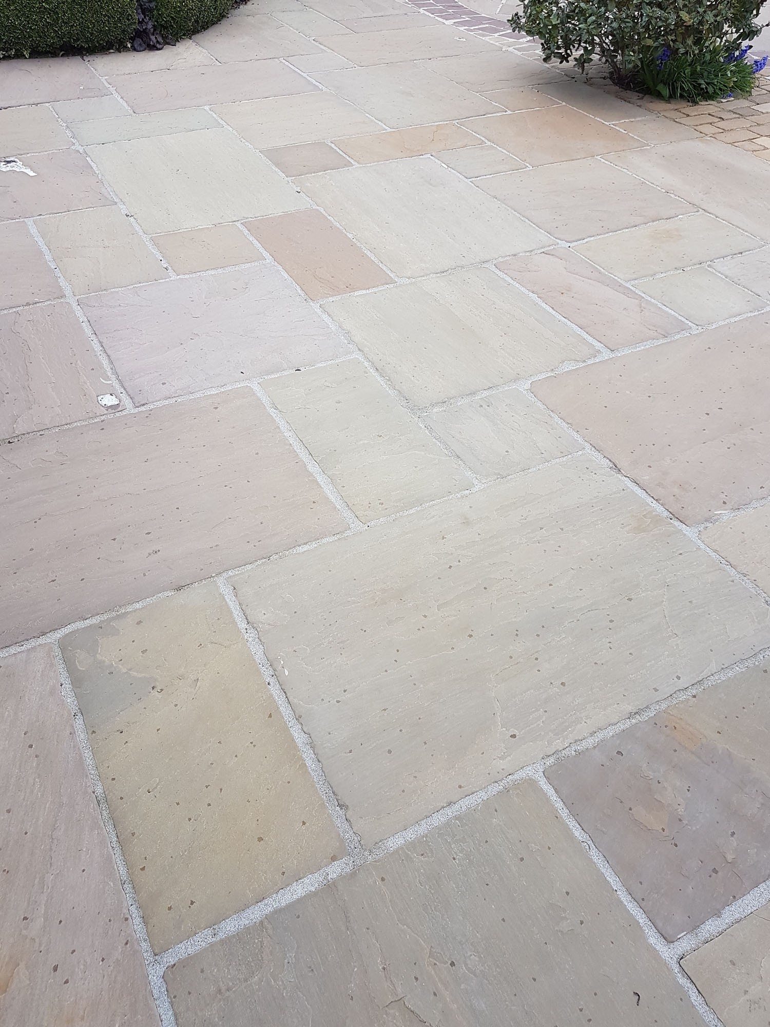 Raj Green Indian Sandstone Paving Slabs - Mix Size Patio Pack